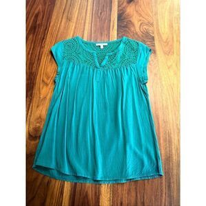 Pale Sky Women's Green Kiara Eyelet Split Neck Cap Sleeve Blouse Medium